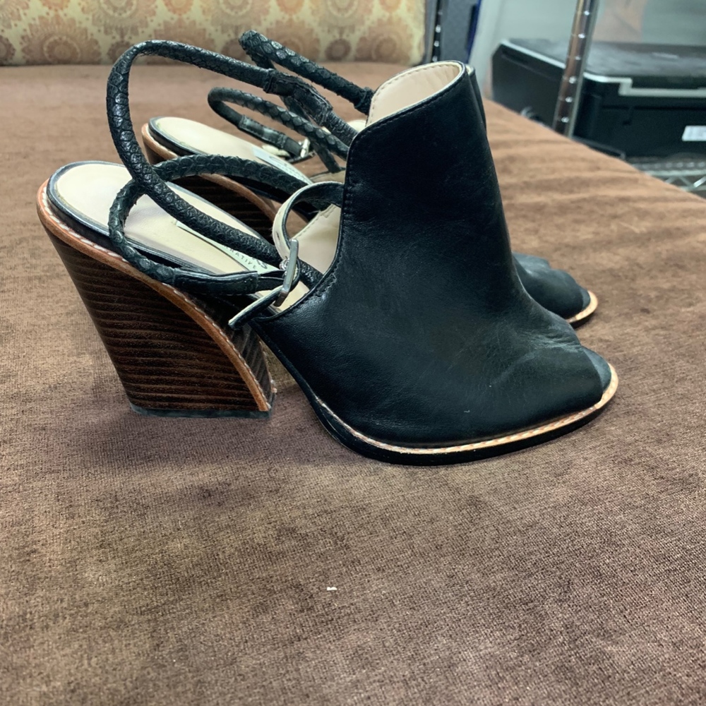 Clarks - Picture 2 of 4